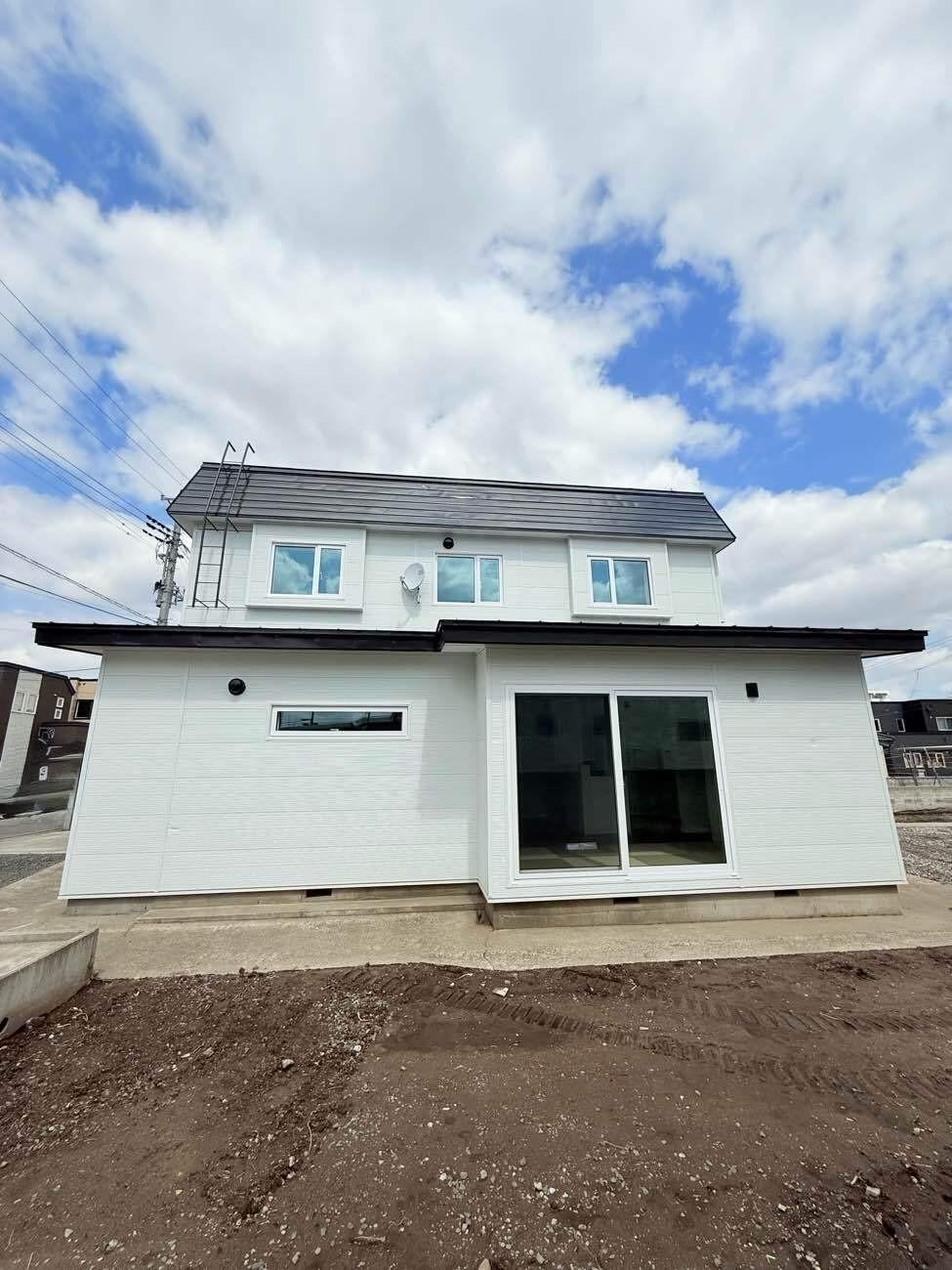 Fully Renovated 3LDK House in Hirosaki - Photo 1