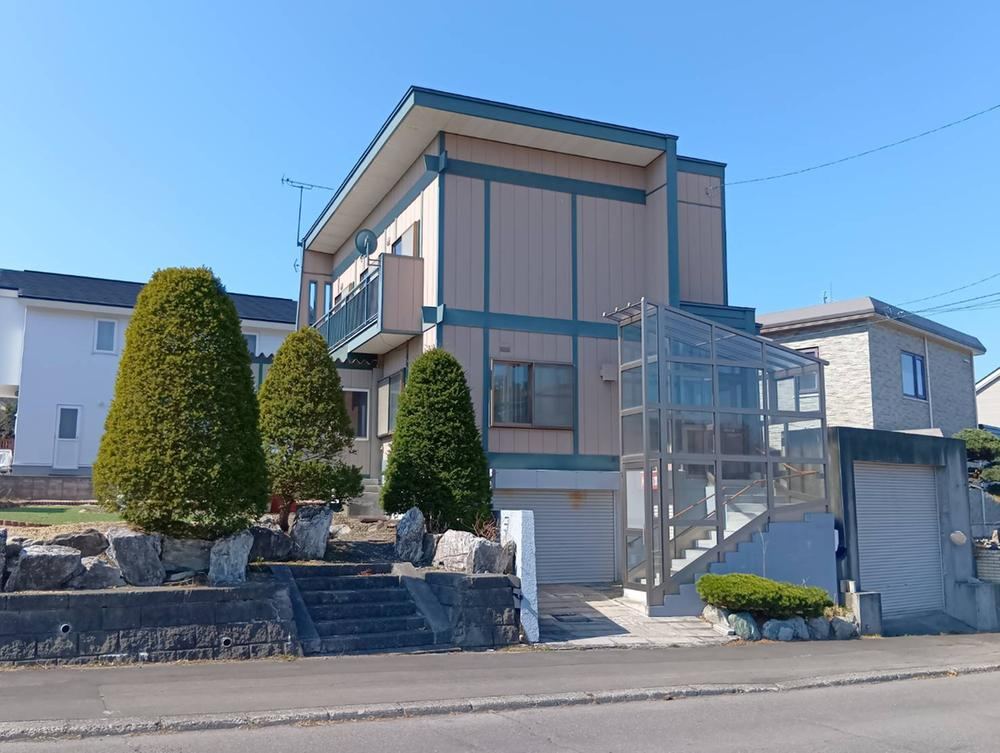 Charming 4LDK Detached House in Kitahiroshima - Photo 1