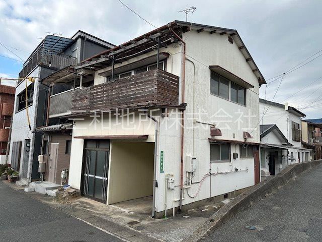 3DK House with Garage and Renovation History - Photo 1