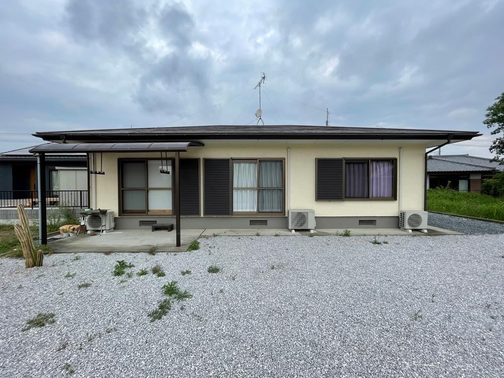 Charming 3LDK Single-Story House with Ample Parking - Photo 1