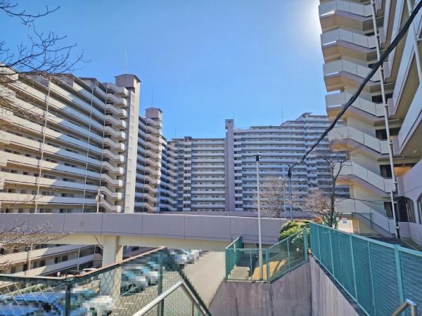 4LDK apartment in Tondabayashi, Osaka - Photo 1