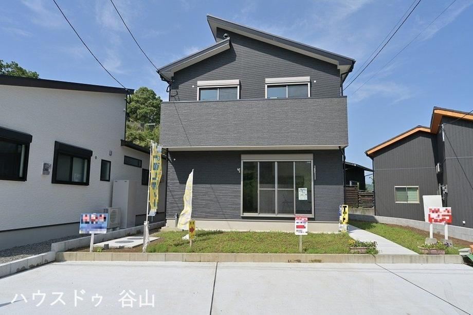 Spacious 4LDK House in a Quiet Neighborhood - Photo 1