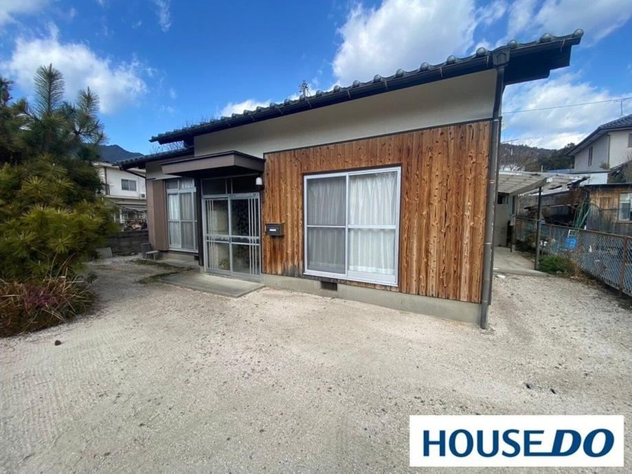 Spacious 7LDK Detached House with Large Lot in Kuga - Photo 1