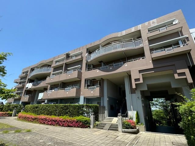 Spacious 4LDK Apartment in Bessho - Photo 1