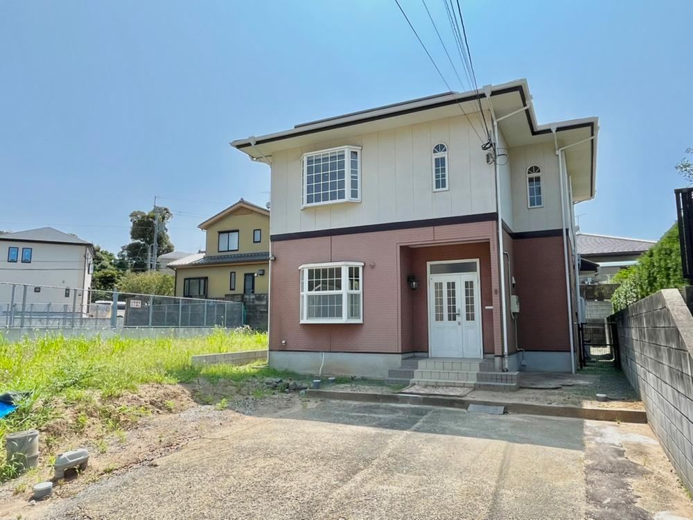 Recently Renovated 4LDK Home with Parking in Munakata City - Photo 1