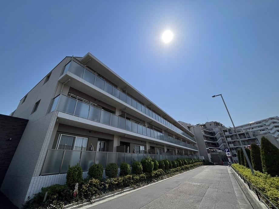 Modern 2LDK Apartment in Asaka - Photo 1