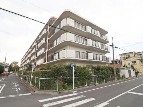 Bright 2LDK Apartment Near Nishikawaguchi Station - Photo 1