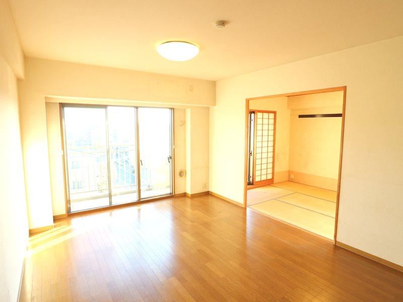 Bright 4LDK Apartment with Great Views in Heiancho - Photo 1