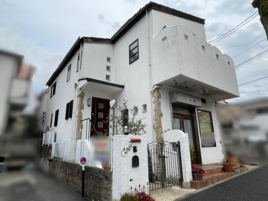 Stylish 4LDK Home with Natural Warmth in Yawata, Kyoto - Photo 1