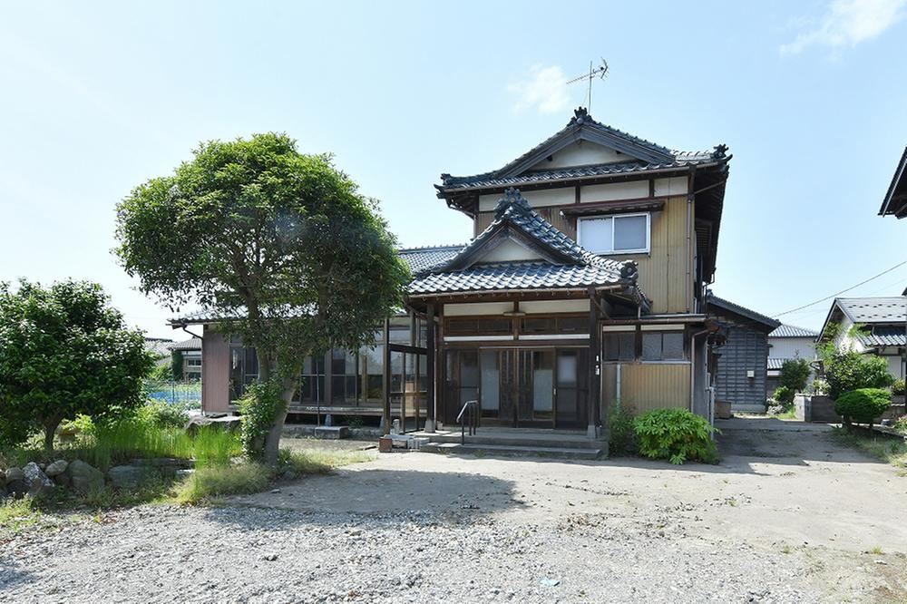 Spacious 8DK Japanese House with Large Yard in Niigata - Photo 1