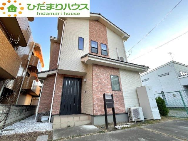 Spacious 4LDK House with Attic Storage - Photo 1