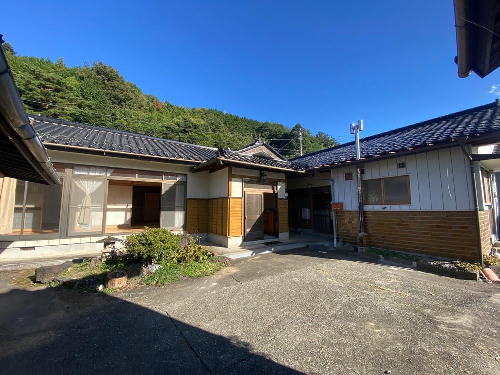 Spacious 8K House in Higashiharuchika - Photo 1
