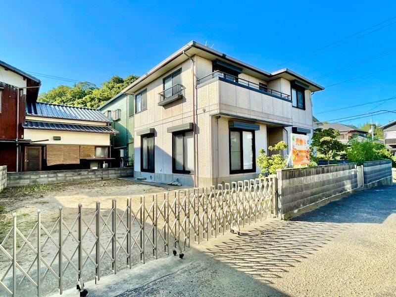Spacious 6LDK House Near the Sea in Imabari - Photo 1