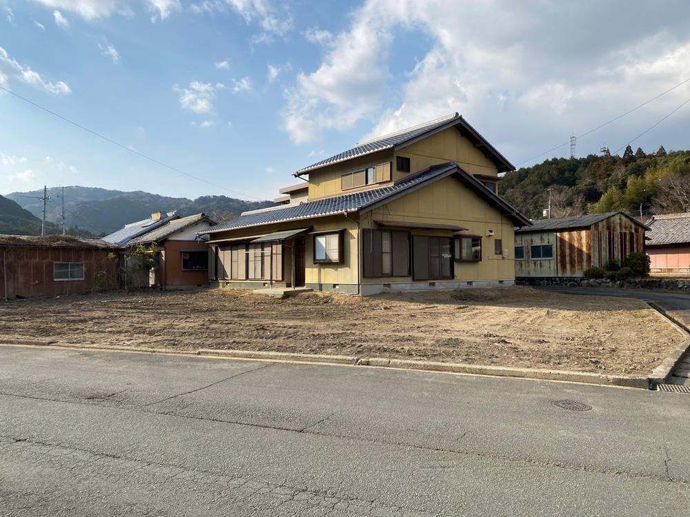 Quiet 4LDK House Surrounded by Nature in Matsusaka City - Photo 1