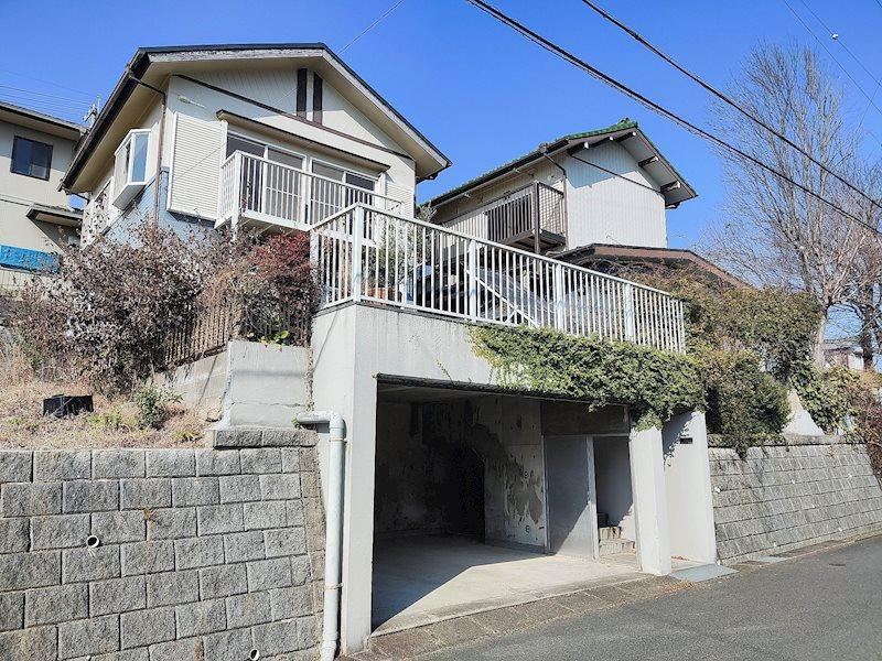 Spacious 7LDK Home with Garage in Sakashita - Photo 1
