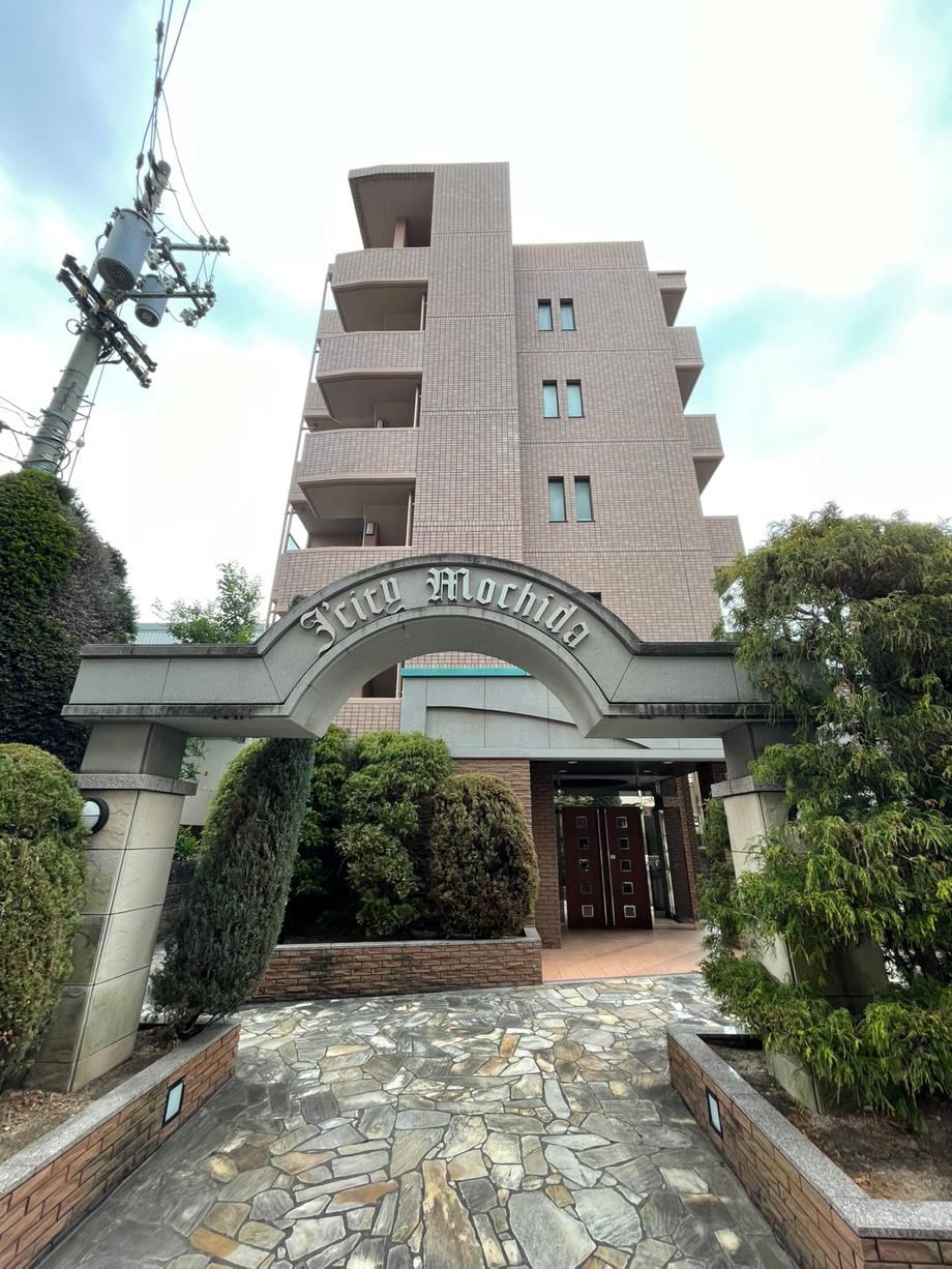 2LDK apartment in Matsuyama, Ehime - Photo 1
