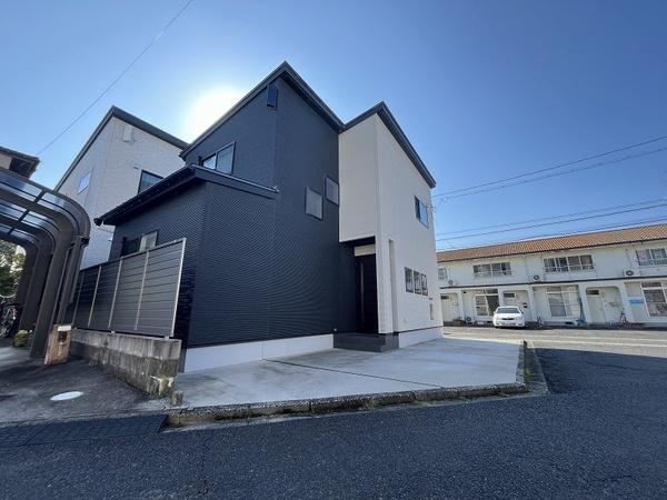 Contemporary 3LDK House in Hamano - Photo 1