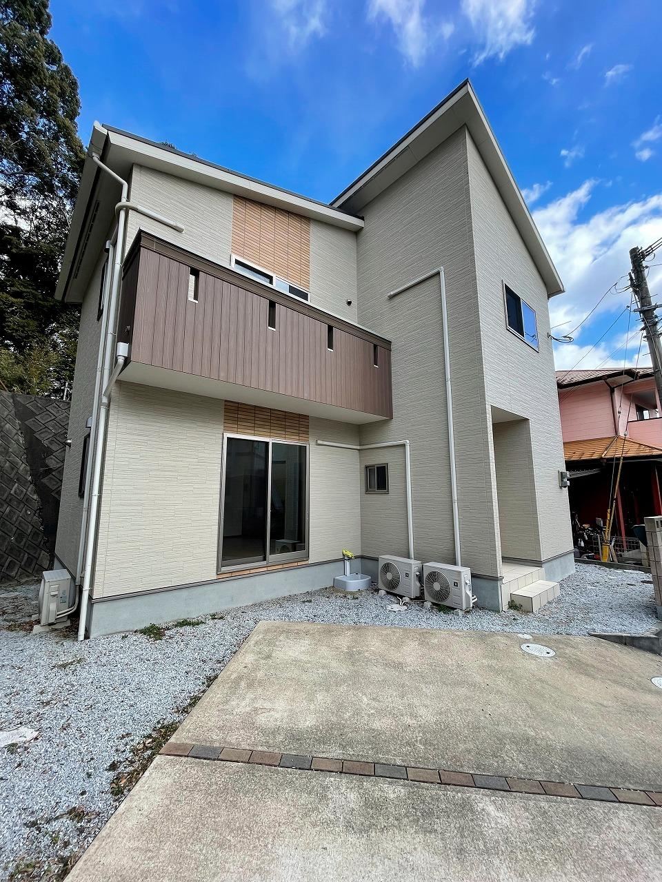 Well-Designed 4LDK Home with Ample Parking - Photo 1