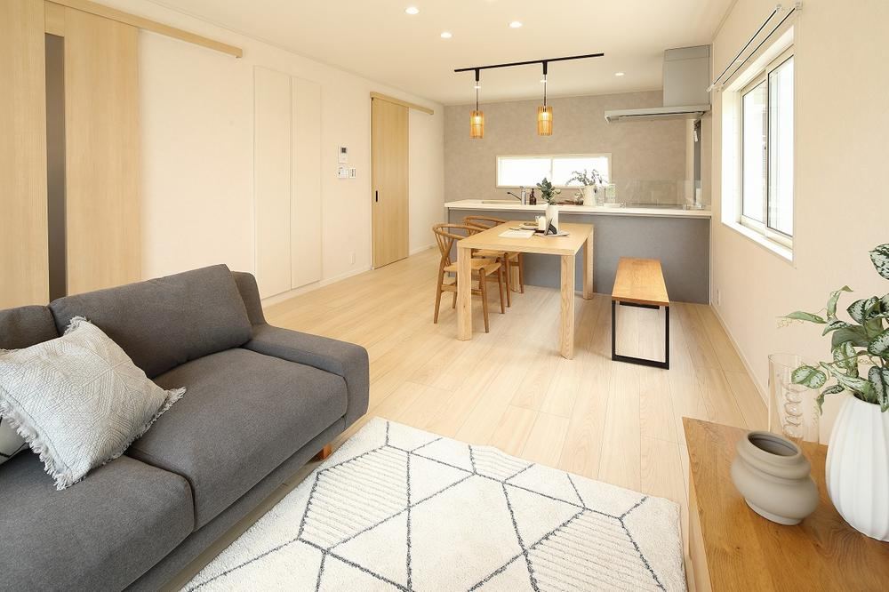 Renovated 5LDK House in Tarumi - Photo 1
