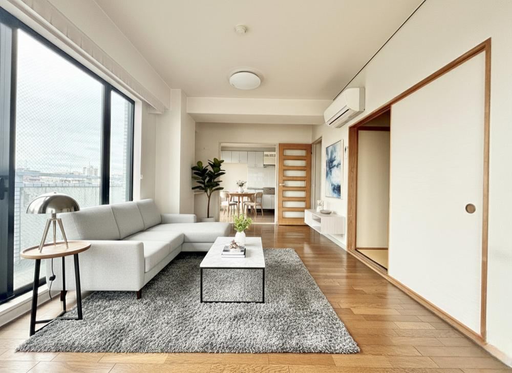 Bright 3LDK Apartment with Rooftop Balcony - Photo 1