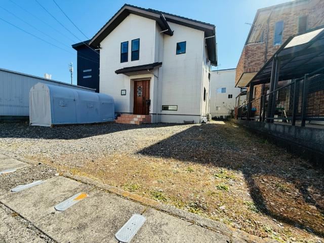 4LDK house in Suruga Ward, Shizuoka - Photo 1