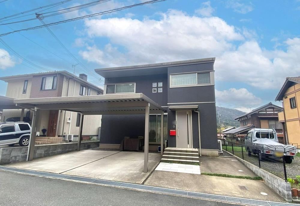 Modern 4LDK House with Solar Panels in Maizuru - Photo 1
