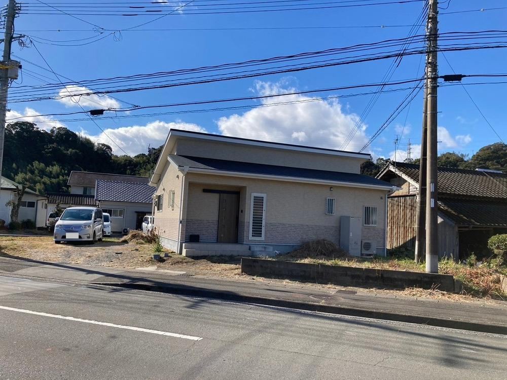 Modern 3LDK Bungalow in Sadokawara - Photo 1