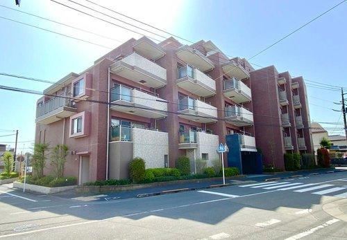 3LDK Apartment Just 7 Minutes from Kabe Station - Photo 1