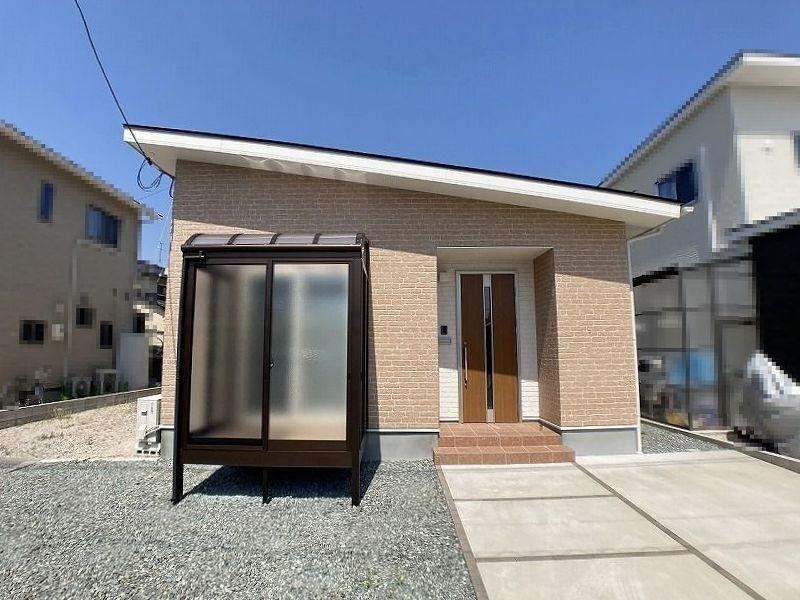 Modern 1LDK House in Shinkai - Photo 1