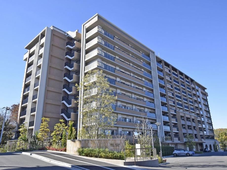 Senior Living 2LDK Apartment in Yoko-Dai - Photo 1