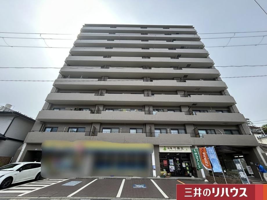 Top Floor 2LDK+S Apartment Near Nishishiogama Station - Photo 1