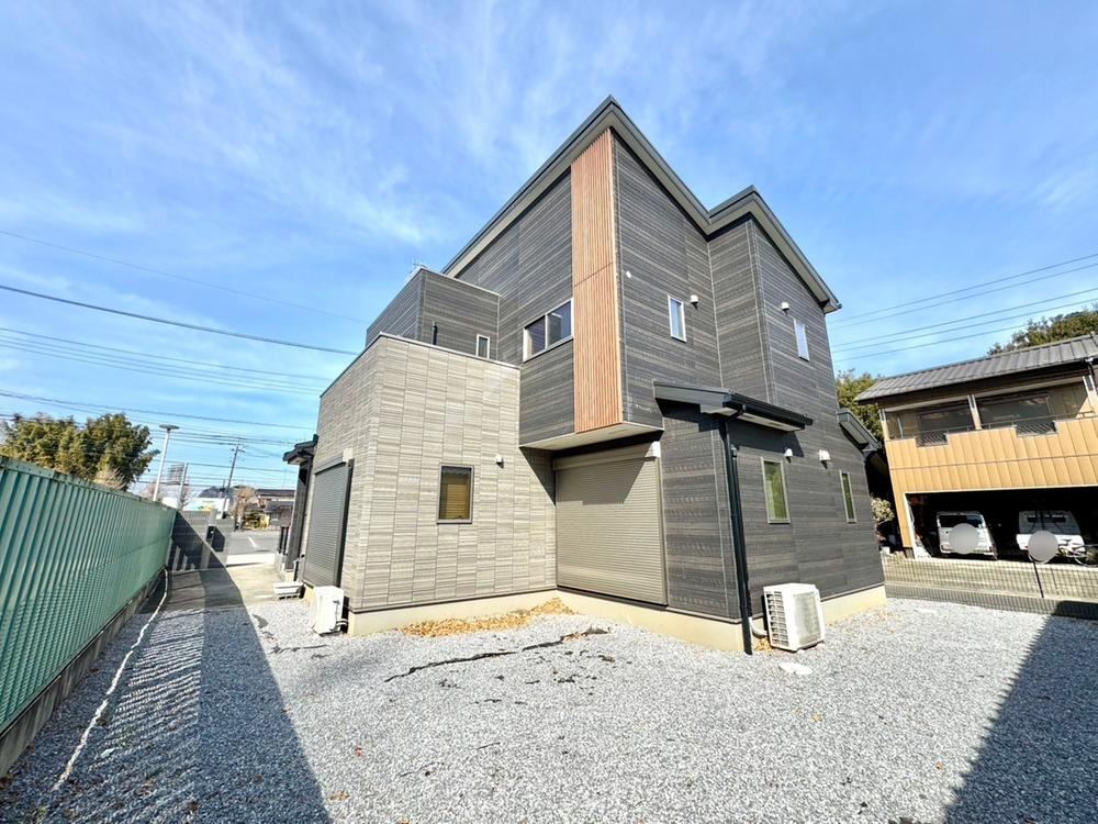 Spacious 5LDK Home with Parking for 4 Cars in Ishioka - Photo 1