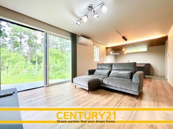 Newly Built 4LDK House with Modern Amenities - Photo 1