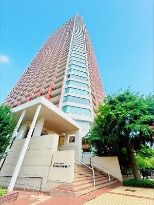 3LDK apartment in Minato Ward, Tokyo - Photo 1