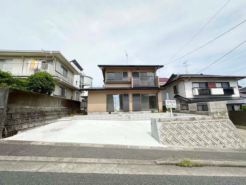 Renovated 3LDK Home with Ample Parking - Photo 1