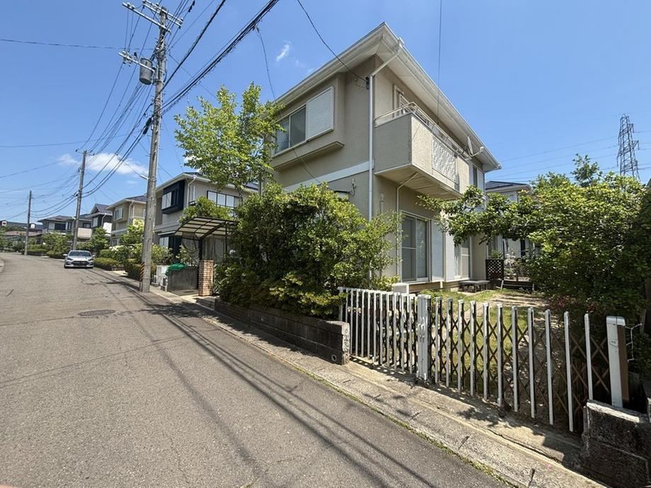 4LDK House with Solar Panels in Minami Yoshinari - Photo 1