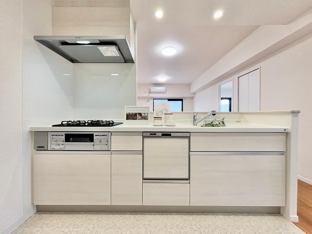 4LDK apartment in Komaki, Aichi - Photo 1