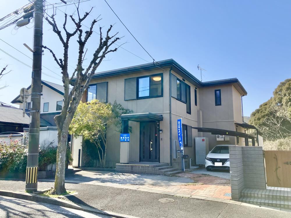 Spacious 5LDK Home with Solar Power in Kitakyushu - Photo 1