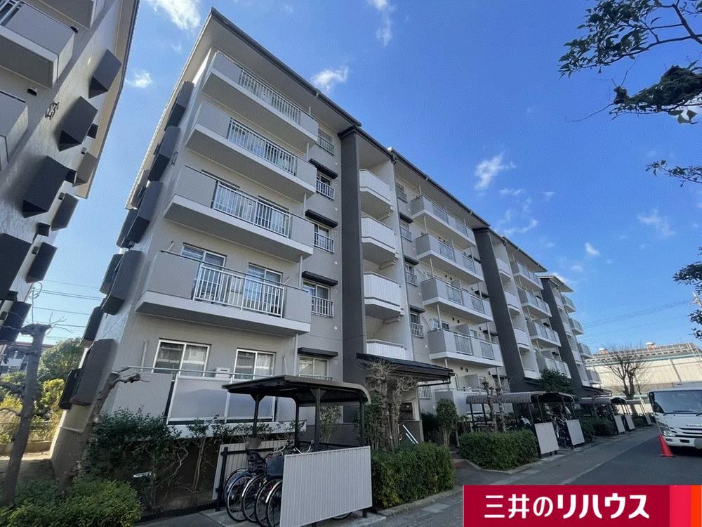 Sunny 3LDK Apartment Steps from Higashi-Washimiya Station - Photo 1
