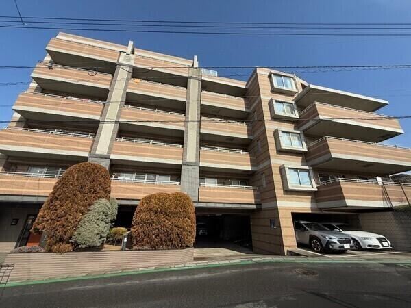 Spacious 4LDK Apartment Near Soga Station - Photo 1