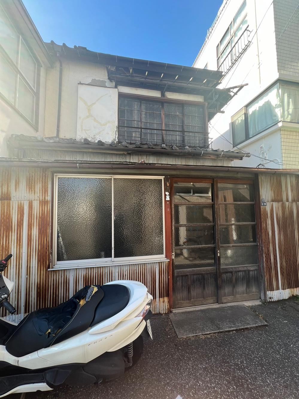 Sunny 2LDK House Near Jujo Station - Photo 1