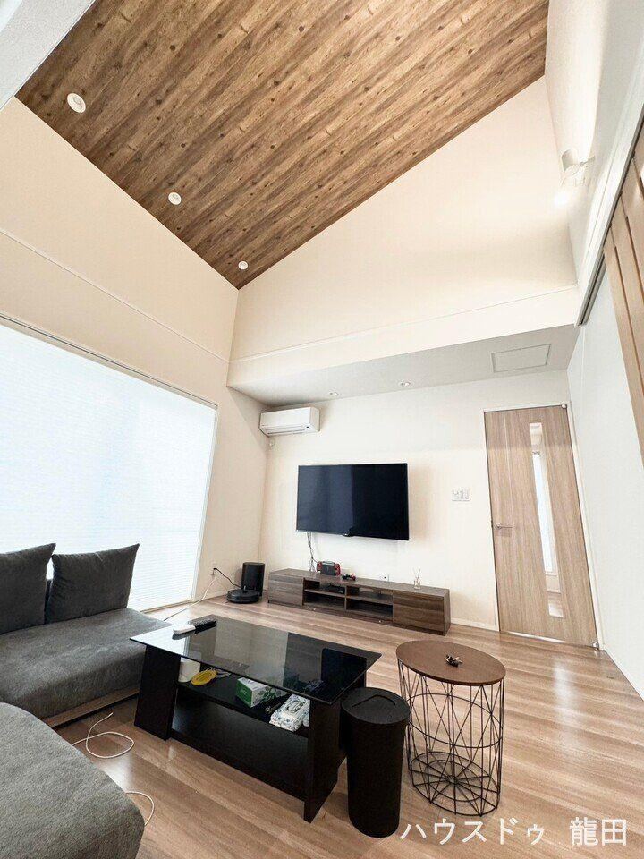 Stunning 4LDK Bungalow with Solar Power in Niregi - Photo 1