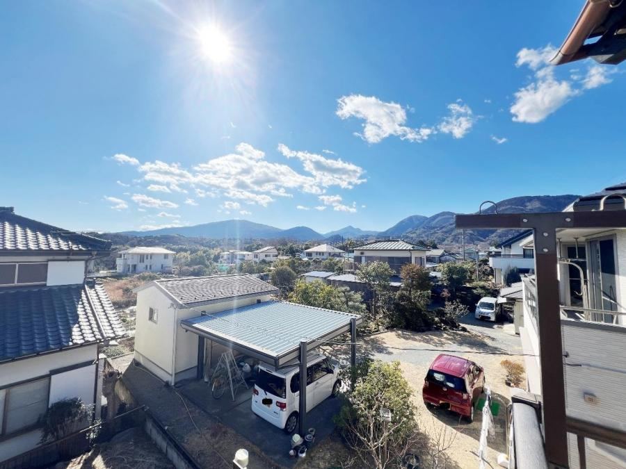 Spacious 6LDK House with Mountain Views in Yamukita - Photo 1