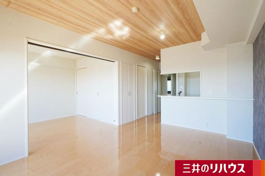 Modern 3LDK Apartment with Ocean and Mountain Views in Fujisawa - Photo 1