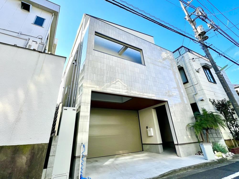 Modern 3LDK+S House with Convenient Access - Photo 1