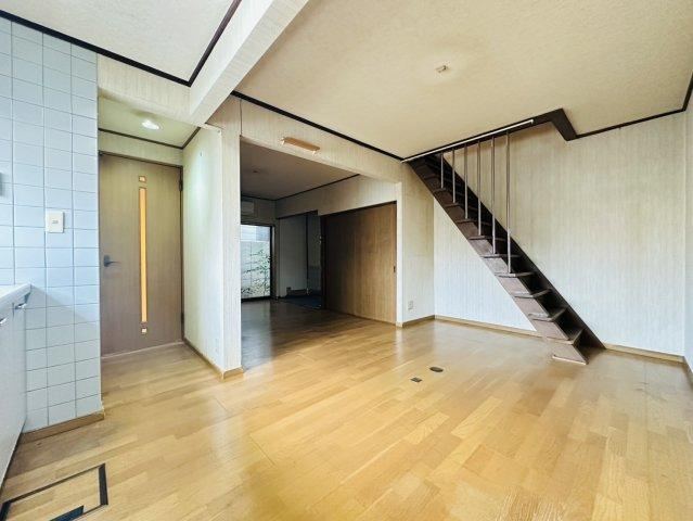 Convenient 3LDK House Near Shopping in Kita-ku - Photo 1