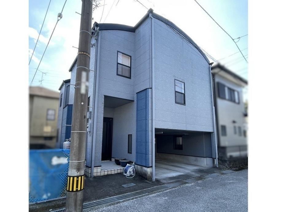 Unique 4LDK+S House with Built-in Garage in Nagahama - Photo 1