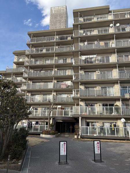 Family-Friendly 3LDK Apartment Near Goko Station - Photo 1