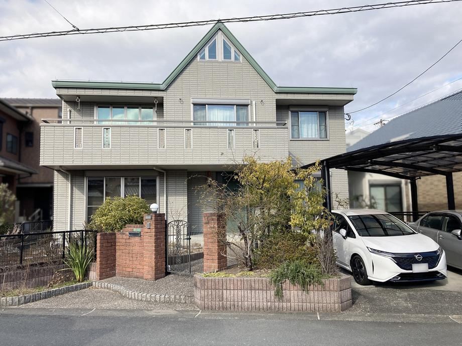 Durable 5LDK House with Spacious Rooms - Photo 1