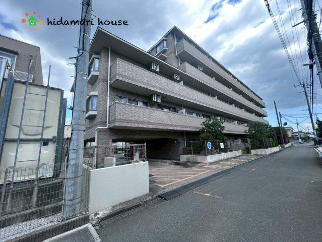 Sunny 3LDK Corner Apartment in Okegawa - Photo 1